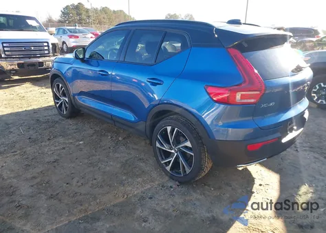 2020 Volvo Xc40 T4 R-Design z USA, uszkodzony, nr VIN YV4AC2HM0L2284251